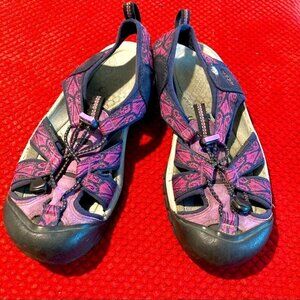 KEEN Sz 8 Waterproof Comfort Hiking Sandals W/ Bungee  Closure